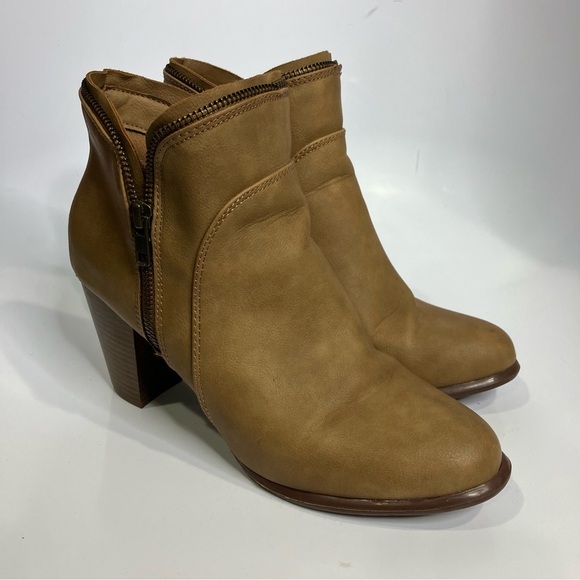 Margaritaville Jazz faux leather ankle boots heels tan size 10 casual neutral - Picture 1 of 8